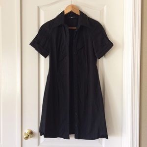 Short-sleeve black dress